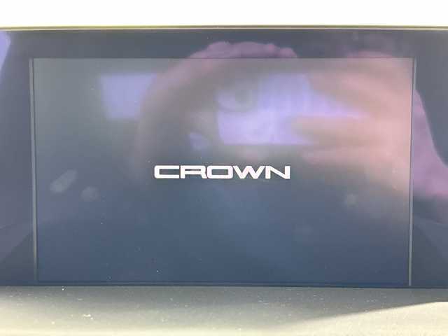 トヨタ クラウン RS アドバンス 佐賀県 2018(平30)年 6.3万km ホワイトパールクリスタルシャイン 純正8インチナビ/フルセグTV/CD/DVD/Bluetooth/バックカメラ/衝突被害軽減システム/レーダークルーズコントロール/レーンアシスト/ブラインドスポットモニター/パーキングサポートブレーキ/ヘッドアップディスプレイ/標識認識機能/先行車発進告知機能/横滑り防止装置/オートライト/オートマチックハイビーム/三眼LEDヘッドライト/ビルトインETC/前後ドライブレコーダー/ハーフレザーシート/前席パワーシート/前席シートヒーター/ステアリングヒーター/純正18インチアルミホイール/純正フロアマット/スマートキー×２/カードキー×１/パドルシフト