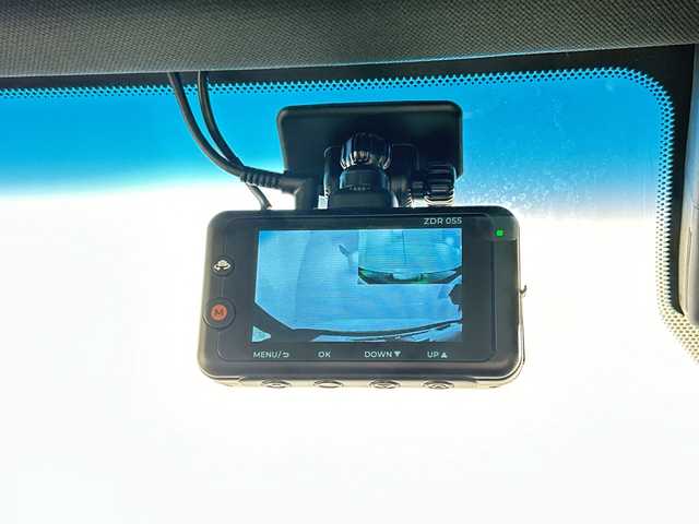 トヨタ クラウン RS アドバンス 佐賀県 2018(平30)年 6.3万km ホワイトパールクリスタルシャイン 純正8インチナビ/フルセグTV/CD/DVD/Bluetooth/バックカメラ/衝突被害軽減システム/レーダークルーズコントロール/レーンアシスト/ブラインドスポットモニター/パーキングサポートブレーキ/ヘッドアップディスプレイ/標識認識機能/先行車発進告知機能/横滑り防止装置/オートライト/オートマチックハイビーム/三眼LEDヘッドライト/ビルトインETC/前後ドライブレコーダー/ハーフレザーシート/前席パワーシート/前席シートヒーター/ステアリングヒーター/純正18インチアルミホイール/純正フロアマット/スマートキー×２/カードキー×１/パドルシフト