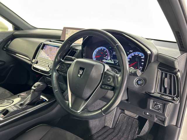 トヨタ クラウン RS アドバンス 佐賀県 2018(平30)年 6.3万km ホワイトパールクリスタルシャイン 純正8インチナビ/フルセグTV/CD/DVD/Bluetooth/バックカメラ/衝突被害軽減システム/レーダークルーズコントロール/レーンアシスト/ブラインドスポットモニター/パーキングサポートブレーキ/ヘッドアップディスプレイ/標識認識機能/先行車発進告知機能/横滑り防止装置/オートライト/オートマチックハイビーム/三眼LEDヘッドライト/ビルトインETC/前後ドライブレコーダー/ハーフレザーシート/前席パワーシート/前席シートヒーター/ステアリングヒーター/純正18インチアルミホイール/純正フロアマット/スマートキー×２/カードキー×１/パドルシフト