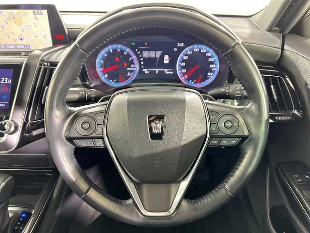 トヨタ クラウン RS アドバンス 佐賀県 2018(平30)年 6.3万km ホワイトパールクリスタルシャイン 純正8インチナビ/フルセグTV/CD/DVD/Bluetooth/バックカメラ/衝突被害軽減システム/レーダークルーズコントロール/レーンアシスト/ブラインドスポットモニター/パーキングサポートブレーキ/ヘッドアップディスプレイ/標識認識機能/先行車発進告知機能/横滑り防止装置/オートライト/オートマチックハイビーム/三眼LEDヘッドライト/ビルトインETC/前後ドライブレコーダー/ハーフレザーシート/前席パワーシート/前席シートヒーター/ステアリングヒーター/純正18インチアルミホイール/純正フロアマット/スマートキー×２/カードキー×１/パドルシフト