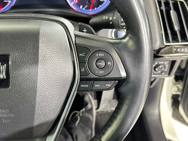 トヨタ クラウン RS アドバンス 佐賀県 2018(平30)年 6.3万km ホワイトパールクリスタルシャイン 純正8インチナビ/フルセグTV/CD/DVD/Bluetooth/バックカメラ/衝突被害軽減システム/レーダークルーズコントロール/レーンアシスト/ブラインドスポットモニター/パーキングサポートブレーキ/ヘッドアップディスプレイ/標識認識機能/先行車発進告知機能/横滑り防止装置/オートライト/オートマチックハイビーム/三眼LEDヘッドライト/ビルトインETC/前後ドライブレコーダー/ハーフレザーシート/前席パワーシート/前席シートヒーター/ステアリングヒーター/純正18インチアルミホイール/純正フロアマット/スマートキー×２/カードキー×１/パドルシフト