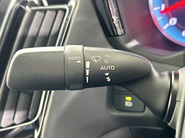 トヨタ クラウン RS アドバンス 佐賀県 2018(平30)年 6.3万km ホワイトパールクリスタルシャイン 純正8インチナビ/フルセグTV/CD/DVD/Bluetooth/バックカメラ/衝突被害軽減システム/レーダークルーズコントロール/レーンアシスト/ブラインドスポットモニター/パーキングサポートブレーキ/ヘッドアップディスプレイ/標識認識機能/先行車発進告知機能/横滑り防止装置/オートライト/オートマチックハイビーム/三眼LEDヘッドライト/ビルトインETC/前後ドライブレコーダー/ハーフレザーシート/前席パワーシート/前席シートヒーター/ステアリングヒーター/純正18インチアルミホイール/純正フロアマット/スマートキー×２/カードキー×１/パドルシフト