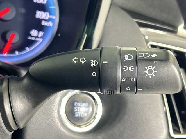 トヨタ クラウン RS アドバンス 佐賀県 2018(平30)年 6.3万km ホワイトパールクリスタルシャイン 純正8インチナビ/フルセグTV/CD/DVD/Bluetooth/バックカメラ/衝突被害軽減システム/レーダークルーズコントロール/レーンアシスト/ブラインドスポットモニター/パーキングサポートブレーキ/ヘッドアップディスプレイ/標識認識機能/先行車発進告知機能/横滑り防止装置/オートライト/オートマチックハイビーム/三眼LEDヘッドライト/ビルトインETC/前後ドライブレコーダー/ハーフレザーシート/前席パワーシート/前席シートヒーター/ステアリングヒーター/純正18インチアルミホイール/純正フロアマット/スマートキー×２/カードキー×１/パドルシフト