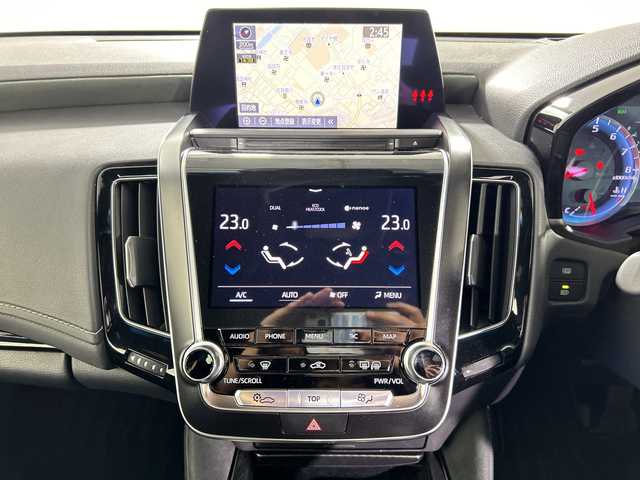 トヨタ クラウン RS アドバンス 佐賀県 2018(平30)年 6.3万km ホワイトパールクリスタルシャイン 純正8インチナビ/フルセグTV/CD/DVD/Bluetooth/バックカメラ/衝突被害軽減システム/レーダークルーズコントロール/レーンアシスト/ブラインドスポットモニター/パーキングサポートブレーキ/ヘッドアップディスプレイ/標識認識機能/先行車発進告知機能/横滑り防止装置/オートライト/オートマチックハイビーム/三眼LEDヘッドライト/ビルトインETC/前後ドライブレコーダー/ハーフレザーシート/前席パワーシート/前席シートヒーター/ステアリングヒーター/純正18インチアルミホイール/純正フロアマット/スマートキー×２/カードキー×１/パドルシフト