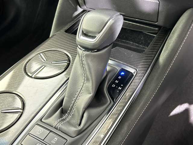 トヨタ クラウン RS アドバンス 佐賀県 2018(平30)年 6.3万km ホワイトパールクリスタルシャイン 純正8インチナビ/フルセグTV/CD/DVD/Bluetooth/バックカメラ/衝突被害軽減システム/レーダークルーズコントロール/レーンアシスト/ブラインドスポットモニター/パーキングサポートブレーキ/ヘッドアップディスプレイ/標識認識機能/先行車発進告知機能/横滑り防止装置/オートライト/オートマチックハイビーム/三眼LEDヘッドライト/ビルトインETC/前後ドライブレコーダー/ハーフレザーシート/前席パワーシート/前席シートヒーター/ステアリングヒーター/純正18インチアルミホイール/純正フロアマット/スマートキー×２/カードキー×１/パドルシフト