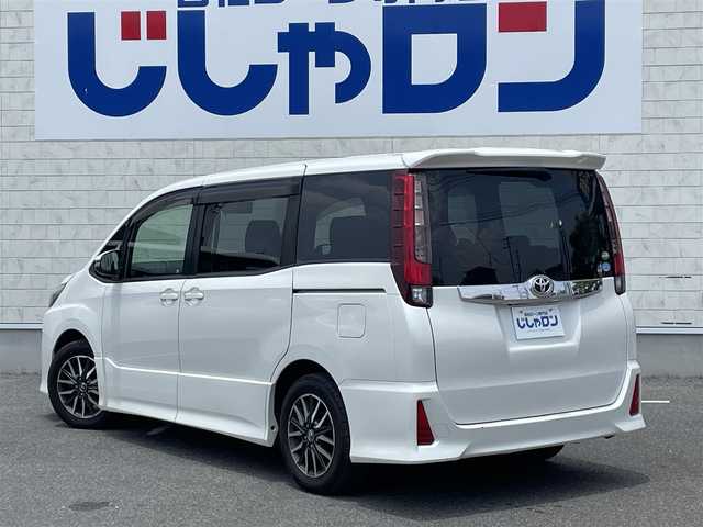 トヨタ ノア Si 佐賀県 2014(平26)年 11.9万km ホワイトパールクリスタルシャイン （株）IDOMが運営する【じしゃロン佐賀店】の自社ローン専用車両になります。/こちらは現金またはオートローンご利用時の価格です。自社ローンご希望の方は別途その旨お申し付けください/・７人乗り　/・両側電動スライド　/・９インチ純正ナビ/フルセグ/ＢＴオーディオ/ＤＶＤ/ＣＤ　/・バックカメラ　/・ビルトインＥＴＣ　/・セルスタードライブレコーダー　　/・ＬＥＤライト　/・フォグランプ