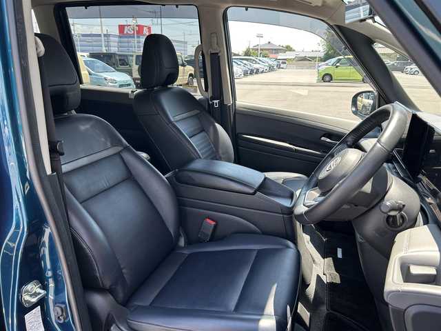 日産 セレナ e－パワー ルキシオン 栃木県 2023(令5)年 4.2万km ミディアムブルーメタリック エマージェンシーブレーキ/純正フリップダウンモニター/純正ナビ/フルセグTV/Bluetooth/USB/プロパイロット/インテリジェントアラウンドビューモニター/ビルトインETC/シートヒーター/両側パワースライドドア/インテリジェントクルーズコントロール/プッシュスタート/ステアリングリモコン/LEDオートライト/LEDフォグランプ/純正16インチAW/アイドリングストップ/横滑り防止装置/ハンドルヒーター/クリアランスソナー/電動格納ミラー/ワイヤレス充電