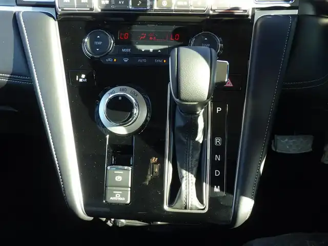 三菱 デリカＤ：５ シャモニー 千葉県 2025(令7)年 0.1千km 白 パートタイム4WD/e-Assist/ALPINE12.8型フリップダウンモニター/D:5専用11型ナビ/　CD/DVD/Bluetooth/フルセグTV/全周囲カメラ/両側パワースライドドア/パワーバックドア/レーダークルーズコントロール/LEDオートライト/ハーフレザーシート/シートヒーター/パワーシート/純正18インチアルミホイール/パドルシフト/レーンキープアシスト/ステアリングヒーター/ステアリングリモコン/スマートキー