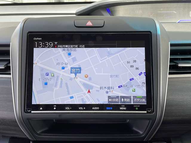 ホンダ フリード＋ ハイブリット G ブラックスタイル 静岡県 2022(令4)年 3.4万km プラチナホワイトパール 【安全装備】/ホンダセンシング/アダプティブ・クルーズ・コントロール（ACC）/・作動車速域：約30km/hから100km/h間/車線維持支援システム（LKAS）/・作動車速：約65km/hから100km/h間/・ステアリング制御/衝突軽減ブレーキ（CMBS）/・歩行者検知機能/・作動車速：約80km/h未満時/・対向車車速：約30km/hから80km/h時/誤発進抑制機能（前進）/・ミリ波レーダー検知：作動車速10km/h未満/歩行者事故低減ステアリング/・作動車速10km/hから40km/h間/路外逸脱抑制機能/・作動車速：約60km/hから100km/h間/先行車発進お知らせ機能/標識認識機能/【主要装備】/ステアリングスイッチ　/ＥＴＣ　/レーンキープアシスト　/プリクラッシュセーフティ　/オートライト　/シートヒーター　/ドライブレコーダー　/純正１５インチアルミ　/ＵＳＢポート　/スマートキー　/プッシュスタート/両側パワースライドドア