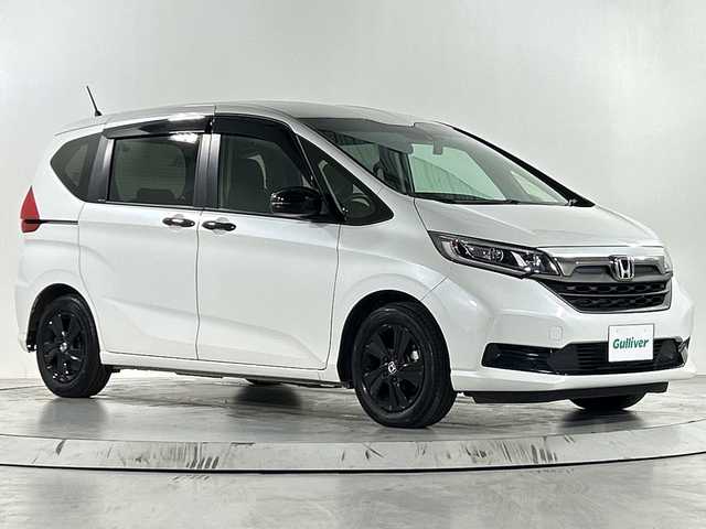 ホンダ フリード＋ ハイブリット G ブラックスタイル 佐賀県 2022(令4)年 3.4万km プラチナホワイトパール 純正11.4インチナビ/フルセグ/Bluetooth/CD/ＤＶＤ/ホンダセンシング/アダプティブ・クルーズ・コントロール/車線維持支援システム（LKAS）/衝突軽減ブレーキ（CMBS）/歩行者検知機能/誤発進抑制機能（前進）/路外逸脱抑制機能/先行車発進お知らせ機能/標識認識機能/ステアリングスイッチ　/ＥＴＣ　/レーンキープアシスト　/プリクラッシュセーフティ　/オートライト　/シートヒーター　/ドライブレコーダー　/純正１５インチアルミ　/ＵＳＢポート　/スマートキー　/プッシュスタート/両側パワースライドドア