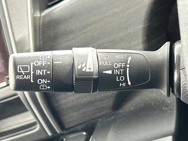 ホンダ フリード＋ ハイブリット G ブラックスタイル 佐賀県 2022(令4)年 3.4万km プラチナホワイトパール 純正11.4インチナビ/フルセグ/Bluetooth/CD/ＤＶＤ/ホンダセンシング/アダプティブ・クルーズ・コントロール/車線維持支援システム（LKAS）/衝突軽減ブレーキ（CMBS）/歩行者検知機能/誤発進抑制機能（前進）/路外逸脱抑制機能/先行車発進お知らせ機能/標識認識機能/ステアリングスイッチ　/ＥＴＣ　/レーンキープアシスト　/プリクラッシュセーフティ　/オートライト　/シートヒーター　/ドライブレコーダー　/純正１５インチアルミ　/ＵＳＢポート　/スマートキー　/プッシュスタート/両側パワースライドドア