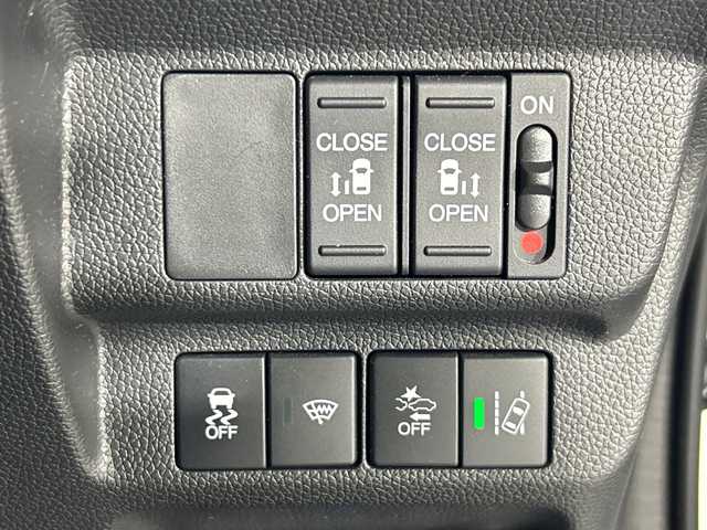 ホンダ フリード＋ ハイブリット G ブラックスタイル 佐賀県 2022(令4)年 3.4万km プラチナホワイトパール 純正11.4インチナビ/フルセグ/Bluetooth/CD/ＤＶＤ/ホンダセンシング/アダプティブ・クルーズ・コントロール/車線維持支援システム（LKAS）/衝突軽減ブレーキ（CMBS）/歩行者検知機能/誤発進抑制機能（前進）/路外逸脱抑制機能/先行車発進お知らせ機能/標識認識機能/ステアリングスイッチ　/ＥＴＣ　/レーンキープアシスト　/プリクラッシュセーフティ　/オートライト　/シートヒーター　/ドライブレコーダー　/純正１５インチアルミ　/ＵＳＢポート　/スマートキー　/プッシュスタート/両側パワースライドドア