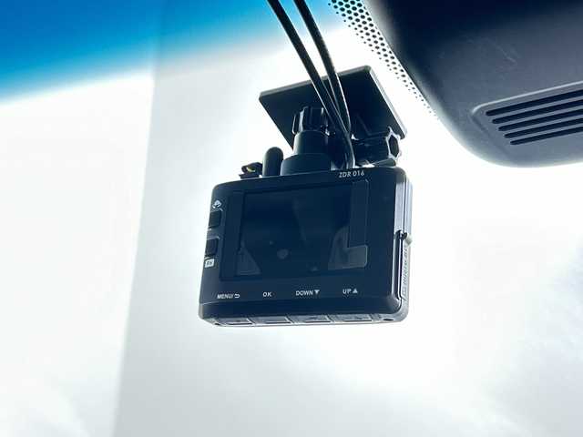 ホンダ フリード＋ ハイブリット G ブラックスタイル 佐賀県 2022(令4)年 3.4万km プラチナホワイトパール 純正11.4インチナビ/フルセグ/Bluetooth/CD/ＤＶＤ/ホンダセンシング/アダプティブ・クルーズ・コントロール/車線維持支援システム（LKAS）/衝突軽減ブレーキ（CMBS）/歩行者検知機能/誤発進抑制機能（前進）/路外逸脱抑制機能/先行車発進お知らせ機能/標識認識機能/ステアリングスイッチ　/ＥＴＣ　/レーンキープアシスト　/プリクラッシュセーフティ　/オートライト　/シートヒーター　/ドライブレコーダー　/純正１５インチアルミ　/ＵＳＢポート　/スマートキー　/プッシュスタート/両側パワースライドドア