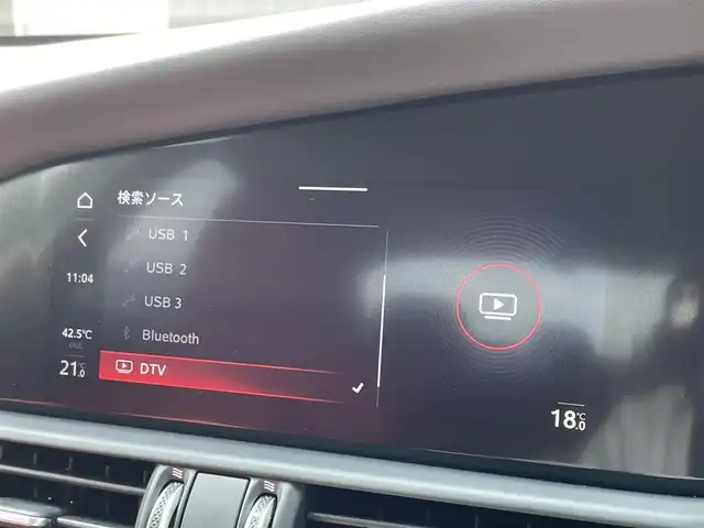 アルファロメオ ジュリア ヴェローチェ 滋賀県 2021(令3)年 2.7万km 黒 レッドレザーシート/harman kardonサウンド/純正メモリナビ/・BT/USB/フルセグ/バックカメラ/ETC/ドライブレコーダー/アダブティブクルーズコントロール/レーンキープアシスト/ブラインドスポットモニター/パーキングセンサー/パワーシート(D/N席)/シートヒーター(D/N席)/ステアリングヒーター/スマートキー/プッシュスタート/純正19インチAW/取扱説明書/保証書/スペアキー