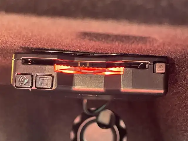アルファロメオ ジュリア ヴェローチェ 滋賀県 2021(令3)年 2.7万km 黒 レッドレザーシート/harman kardonサウンド/純正メモリナビ/・BT/USB/フルセグ/バックカメラ/ETC/ドライブレコーダー/アダブティブクルーズコントロール/レーンキープアシスト/ブラインドスポットモニター/パーキングセンサー/パワーシート(D/N席)/シートヒーター(D/N席)/ステアリングヒーター/スマートキー/プッシュスタート/純正19インチAW/取扱説明書/保証書/スペアキー