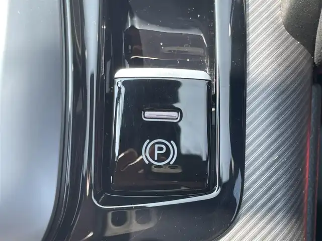 アルファロメオ ジュリア ヴェローチェ 滋賀県 2021(令3)年 2.7万km 黒 レッドレザーシート/harman kardonサウンド/純正メモリナビ/・BT/USB/フルセグ/バックカメラ/ETC/ドライブレコーダー/アダブティブクルーズコントロール/レーンキープアシスト/ブラインドスポットモニター/パーキングセンサー/パワーシート(D/N席)/シートヒーター(D/N席)/ステアリングヒーター/スマートキー/プッシュスタート/純正19インチAW/取扱説明書/保証書/スペアキー