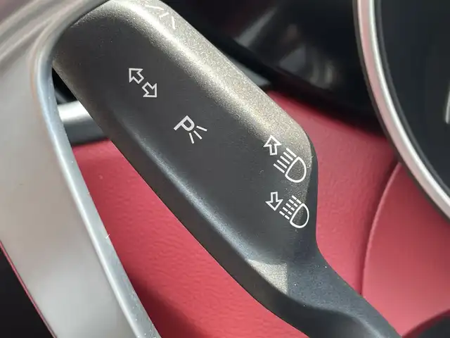 アルファロメオ ジュリア ヴェローチェ 滋賀県 2021(令3)年 2.7万km 黒 レッドレザーシート/harman kardonサウンド/純正メモリナビ/・BT/USB/フルセグ/バックカメラ/ETC/ドライブレコーダー/アダブティブクルーズコントロール/レーンキープアシスト/ブラインドスポットモニター/パーキングセンサー/パワーシート(D/N席)/シートヒーター(D/N席)/ステアリングヒーター/スマートキー/プッシュスタート/純正19インチAW/取扱説明書/保証書/スペアキー