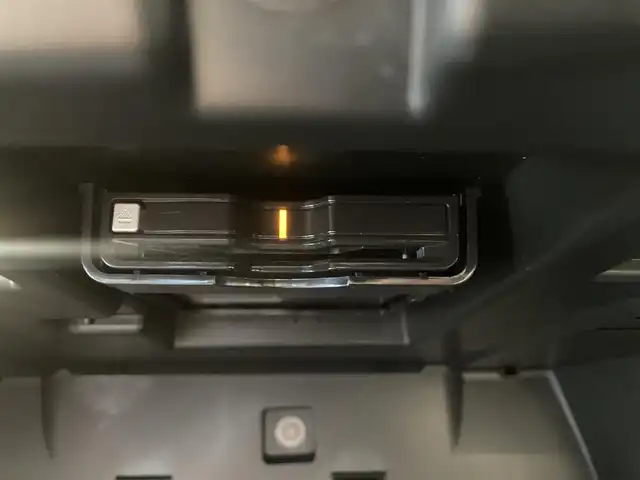 ボルボ ボルボ ＸＣ６０ アルティメット B5 AWD 熊本県 2022(令4)年 3.7万km クリスタルホワイトP ・スマートキー/・プッシュスタート/・パノラマサンルーフ /・Pilot Assist/・レーンキーピングアシスト/・ロードサインインフォメーション/・前車発進通知/・衝突回避/・パークアシスト/・クロストラフィックアラート/・ブラインドスポットモニター/・オートハイビーム/・クルーズコントロール(追従式)/・茶革シート/・前席パワーシート/・前席エアシート /・全席シートヒーター /・ハンドルヒーター /・純正メモリナビ/　【Bluetooth・USB・AppleCarPlay・AndroidAuto】/・harman/kardonサウンドシステム/・全方位カメラ/・ETC/・ワイヤレス充電/・ドライブレコーダー(前後録画)/・パワーバックドア/・LEDヘッドランプ/・LEDフォグランプ/・純正マット/・保証書/取説