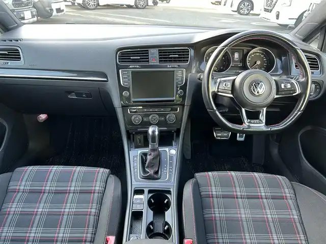 フォルクスワーゲン ゴルフ ＧＴＩ パフォーマンス 福岡県 2014(平26)年 9.4万km ピュアホワイト 純正ナビ(フルセグ/CD/DVD/BT)ETCアイドリングストップ純正LEDヘッドライト純正18インチAW純正フロアマット横滑り防止装置スペアキー取扱説明書保証書