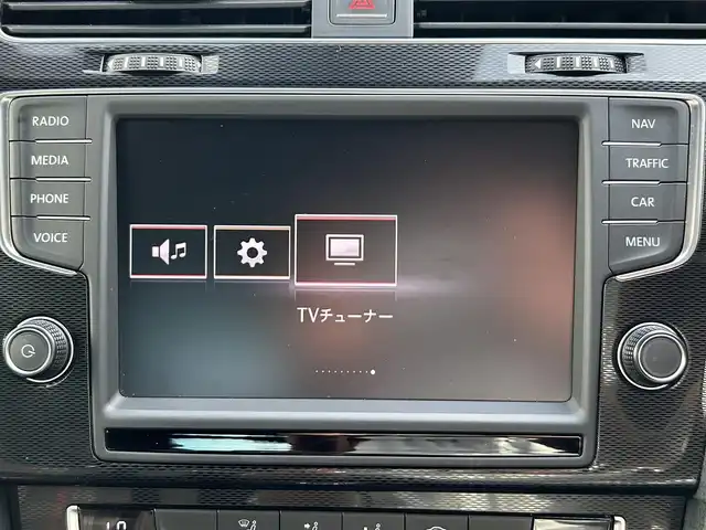 フォルクスワーゲン ゴルフ ＧＴＩ パフォーマンス 福岡県 2014(平26)年 9.4万km ピュアホワイト 純正ナビ(フルセグ/CD/DVD/BT)ETCアイドリングストップ純正LEDヘッドライト純正18インチAW純正フロアマット横滑り防止装置スペアキー取扱説明書保証書