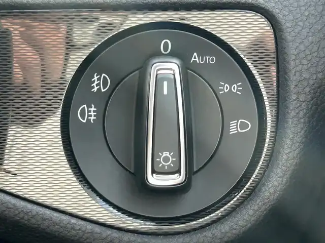 フォルクスワーゲン ゴルフ ＧＴＩ パフォーマンス 福岡県 2014(平26)年 9.4万km ピュアホワイト 純正ナビ(フルセグ/CD/DVD/BT)ETCアイドリングストップ純正LEDヘッドライト純正18インチAW純正フロアマット横滑り防止装置スペアキー取扱説明書保証書