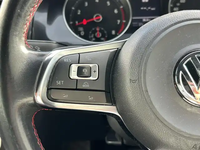 フォルクスワーゲン ゴルフ ＧＴＩ パフォーマンス 福岡県 2014(平26)年 9.4万km ピュアホワイト 純正ナビ(フルセグ/CD/DVD/BT)ETCアイドリングストップ純正LEDヘッドライト純正18インチAW純正フロアマット横滑り防止装置スペアキー取扱説明書保証書