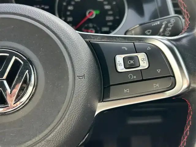 フォルクスワーゲン ゴルフ ＧＴＩ パフォーマンス 福岡県 2014(平26)年 9.4万km ピュアホワイト 純正ナビ(フルセグ/CD/DVD/BT)ETCアイドリングストップ純正LEDヘッドライト純正18インチAW純正フロアマット横滑り防止装置スペアキー取扱説明書保証書