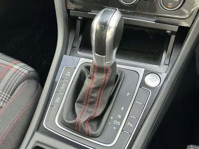 フォルクスワーゲン ゴルフ ＧＴＩ パフォーマンス 福岡県 2014(平26)年 9.4万km ピュアホワイト 純正ナビ(フルセグ/CD/DVD/BT)ETCアイドリングストップ純正LEDヘッドライト純正18インチAW純正フロアマット横滑り防止装置スペアキー取扱説明書保証書