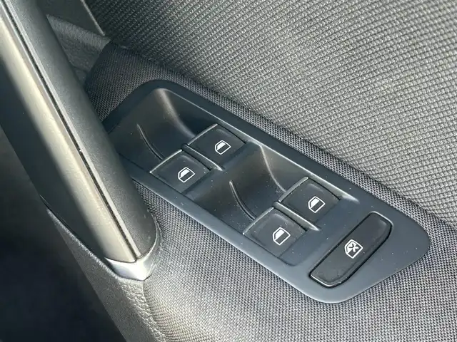 フォルクスワーゲン ゴルフ ＧＴＩ パフォーマンス 福岡県 2014(平26)年 9.4万km ピュアホワイト 純正ナビ(フルセグ/CD/DVD/BT)ETCアイドリングストップ純正LEDヘッドライト純正18インチAW純正フロアマット横滑り防止装置スペアキー取扱説明書保証書