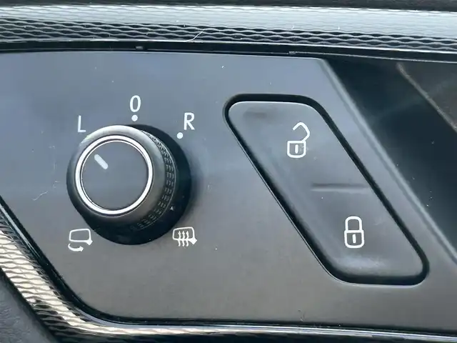 フォルクスワーゲン ゴルフ ＧＴＩ パフォーマンス 福岡県 2014(平26)年 9.4万km ピュアホワイト 純正ナビ(フルセグ/CD/DVD/BT)ETCアイドリングストップ純正LEDヘッドライト純正18インチAW純正フロアマット横滑り防止装置スペアキー取扱説明書保証書