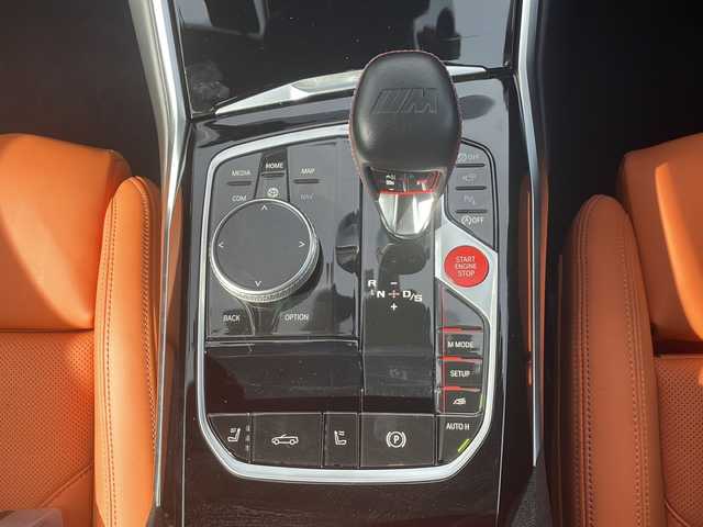 ＢＭＷ ＢＭＷ Ｍ４ カブリオレ コンペティション M xDrive 福岡県 2023(令5)年 1.6万km アルピンホワイトⅢ 禁煙車/新車ワンオーナー/純正10.25インチワイドナビディスプレイ/純正OPツートーンエクステンドメリノ革シート/純正OP5本ツインスポークアルミ/純正OPパーキングアシストプラス/harmankardonサウンドシステム/ドライビングアシストプロフェッショナル/　・高速渋滞ハンズオフアシスト・トラフィックサインアシスト/　・アクティブクルーズコントロール/　・ステアリング/レーンコントロールアシスト/　・レーンディパーチャーウォーニング　・レーンキーピングアシスト/　・クロストラフィックウォーニング・前車接近警告機能/　・後車衝突警告機能・衝突回避被害軽減ブレーキ/　・アクティブサイドコリジョン・エマージェンシーストップアシスト/Mコンパウンドブレーキシステム赤ブレーキキャリパー/フルセグTV走行中視聴可/Bluetooth/ストレージコンパートメントパッケージ/　・12V電源ソケット・USBタイプCソケット/　・シートバック収納・収納ネット・荷物固定用フック/デジタルメータディスプレイ/ヘッドアップディスプレイ/メモリーパワーシート/シートヒーター/保証書/取説/カードキー/スマートキー×２