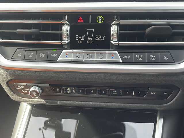 ＢＭＷ ＢＭＷ Ｍ４ カブリオレ コンペティション M xDrive 福岡県 2023(令5)年 1.6万km アルピンホワイトⅢ 禁煙車/新車ワンオーナー/純正10.25インチワイドナビディスプレイ/純正OPツートーンエクステンドメリノ革シート/純正OP5本ツインスポークアルミ/純正OPパーキングアシストプラス/harmankardonサウンドシステム/ドライビングアシストプロフェッショナル/　・高速渋滞ハンズオフアシスト・トラフィックサインアシスト/　・アクティブクルーズコントロール/　・ステアリング/レーンコントロールアシスト/　・レーンディパーチャーウォーニング　・レーンキーピングアシスト/　・クロストラフィックウォーニング・前車接近警告機能/　・後車衝突警告機能・衝突回避被害軽減ブレーキ/　・アクティブサイドコリジョン・エマージェンシーストップアシスト/Mコンパウンドブレーキシステム赤ブレーキキャリパー/フルセグTV走行中視聴可/Bluetooth/ストレージコンパートメントパッケージ/　・12V電源ソケット・USBタイプCソケット/　・シートバック収納・収納ネット・荷物固定用フック/デジタルメータディスプレイ/ヘッドアップディスプレイ/メモリーパワーシート/シートヒーター/保証書/取説/カードキー/スマートキー×２