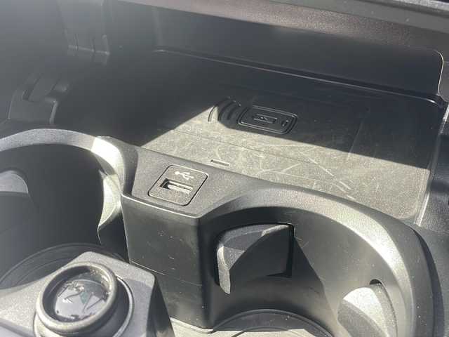 ＢＭＷ ＢＭＷ Ｍ４ カブリオレ コンペティション M xDrive 福岡県 2023(令5)年 1.6万km アルピンホワイトⅢ 禁煙車/新車ワンオーナー/純正10.25インチワイドナビディスプレイ/純正OPツートーンエクステンドメリノ革シート/純正OP5本ツインスポークアルミ/純正OPパーキングアシストプラス/harmankardonサウンドシステム/ドライビングアシストプロフェッショナル/　・高速渋滞ハンズオフアシスト・トラフィックサインアシスト/　・アクティブクルーズコントロール/　・ステアリング/レーンコントロールアシスト/　・レーンディパーチャーウォーニング　・レーンキーピングアシスト/　・クロストラフィックウォーニング・前車接近警告機能/　・後車衝突警告機能・衝突回避被害軽減ブレーキ/　・アクティブサイドコリジョン・エマージェンシーストップアシスト/Mコンパウンドブレーキシステム赤ブレーキキャリパー/フルセグTV走行中視聴可/Bluetooth/ストレージコンパートメントパッケージ/　・12V電源ソケット・USBタイプCソケット/　・シートバック収納・収納ネット・荷物固定用フック/デジタルメータディスプレイ/ヘッドアップディスプレイ/メモリーパワーシート/シートヒーター/保証書/取説/カードキー/スマートキー×２