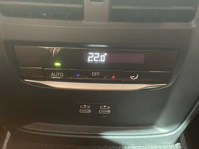 ＢＭＷ ＢＭＷ Ｍ４ カブリオレ コンペティション M xDrive 福岡県 2023(令5)年 1.6万km アルピンホワイトⅢ 禁煙車/新車ワンオーナー/純正10.25インチワイドナビディスプレイ/純正OPツートーンエクステンドメリノ革シート/純正OP5本ツインスポークアルミ/純正OPパーキングアシストプラス/harmankardonサウンドシステム/ドライビングアシストプロフェッショナル/　・高速渋滞ハンズオフアシスト・トラフィックサインアシスト/　・アクティブクルーズコントロール/　・ステアリング/レーンコントロールアシスト/　・レーンディパーチャーウォーニング　・レーンキーピングアシスト/　・クロストラフィックウォーニング・前車接近警告機能/　・後車衝突警告機能・衝突回避被害軽減ブレーキ/　・アクティブサイドコリジョン・エマージェンシーストップアシスト/Mコンパウンドブレーキシステム赤ブレーキキャリパー/フルセグTV走行中視聴可/Bluetooth/ストレージコンパートメントパッケージ/　・12V電源ソケット・USBタイプCソケット/　・シートバック収納・収納ネット・荷物固定用フック/デジタルメータディスプレイ/ヘッドアップディスプレイ/メモリーパワーシート/シートヒーター/保証書/取説/カードキー/スマートキー×２