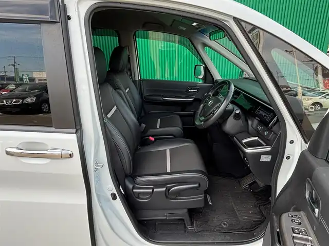 ホンダ ステップワゴン スパーダ ハイブリッド G EX ホンダセンシング 宮城県 2018(平30)年 7.9万km プラチナホワイトパール ホンダセンシング/●衝突軽減ブレーキ〈CMBS〉/●誤発進抑制機能/●歩行者事故低減ステアリング/●路外逸脱抑制機能/●渋滞追従機能付ACC〈アダプティブ・クルーズ・コントロール〉/●LKAS〈車線維持支援システム〉/●先行車発進お知らせ機能/●標識認識機能/純正11.6インチフリップダウンモニター（VM-185EN）/純正9インチナビ（VXM-187VFNi）/・CD/DVD/・Bluetooth/・フルセグTV/バックカメラ/ビルトインETC/ドライブレコーダー/両側パワースライドドア/ハーフレザーシート/シートヒーター/革巻きステアリング/ステアリングスイッチ/電動パーキングブレーキ/ブレーキホールド/LEDヘッドランプ/フォグランプ/オートライト/スマートキー＆プッシュスタート/トリプルゾーンコントロール・フルオートエアコンディショナー/電動格納ミラー/純正16インチAW/純正フロアマット/ドアバイザー/W/サイド/カーテンエアバッグ