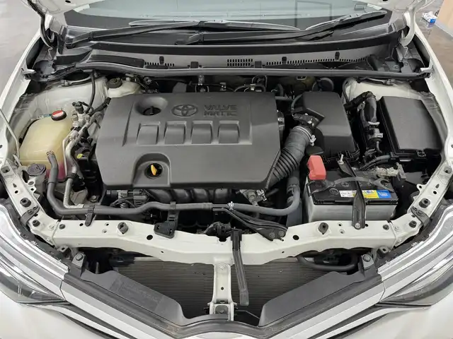 トヨタ オーリス 180G 三重県 2015(平27)年 5.6万km ホワイトパールクリスタルシャイン 1.8L ガソリン/FF/MTモード付フロアCVT（7速スポーツシーケンシャルシフトマチック）/純正 9インチナビ NSZT-Y64T/（AM/FM/CD/DVD/SD/SDREC/Bluetooth/TV）/バックガイドモニター/ドライブレコーダー 前方/ビルトイン ETC/Toyota Safety Sense/●プリクラッシュセーフティ［PCS］/●レーンディパーチャーアラート［LDA］/●オートマチックハイビーム［AHB］/●VSC&TRC（横滑り防止制御）/・【OP】SRS エアバッグ（運転席・助手席・サイド・カーテンシールド）/・ABS/など/装備/●ハーフレザーシート/●左右独立温度独立調整オートエアコン/●オートライト/●フロントフォグランプ/●ヘッドライトオートレベリング機能/●ステアリングスイッチ/●パドルシフト/●LEDクリアランスランプ/●プッシュスタート/●スマートキーx2/●純正 16inAW/など