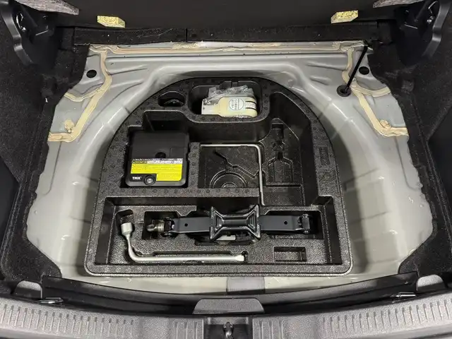 トヨタ オーリス 180G 三重県 2015(平27)年 5.6万km ホワイトパールクリスタルシャイン 1.8L ガソリン/FF/MTモード付フロアCVT（7速スポーツシーケンシャルシフトマチック）/純正 9インチナビ NSZT-Y64T/（AM/FM/CD/DVD/SD/SDREC/Bluetooth/TV）/バックガイドモニター/ドライブレコーダー 前方/ビルトイン ETC/Toyota Safety Sense/●プリクラッシュセーフティ［PCS］/●レーンディパーチャーアラート［LDA］/●オートマチックハイビーム［AHB］/●VSC&TRC（横滑り防止制御）/・【OP】SRS エアバッグ（運転席・助手席・サイド・カーテンシールド）/・ABS/など/装備/●ハーフレザーシート/●左右独立温度独立調整オートエアコン/●オートライト/●フロントフォグランプ/●ヘッドライトオートレベリング機能/●ステアリングスイッチ/●パドルシフト/●LEDクリアランスランプ/●プッシュスタート/●スマートキーx2/●純正 16inAW/など