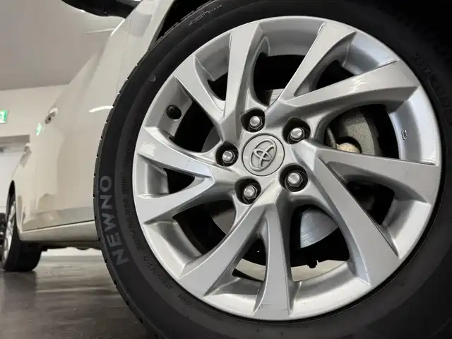 トヨタ オーリス 180G 三重県 2015(平27)年 5.6万km ホワイトパールクリスタルシャイン 1.8L ガソリン/FF/MTモード付フロアCVT（7速スポーツシーケンシャルシフトマチック）/純正 9インチナビ NSZT-Y64T/（AM/FM/CD/DVD/SD/SDREC/Bluetooth/TV）/バックガイドモニター/ドライブレコーダー 前方/ビルトイン ETC/Toyota Safety Sense/●プリクラッシュセーフティ［PCS］/●レーンディパーチャーアラート［LDA］/●オートマチックハイビーム［AHB］/●VSC&TRC（横滑り防止制御）/・【OP】SRS エアバッグ（運転席・助手席・サイド・カーテンシールド）/・ABS/など/装備/●ハーフレザーシート/●左右独立温度独立調整オートエアコン/●オートライト/●フロントフォグランプ/●ヘッドライトオートレベリング機能/●ステアリングスイッチ/●パドルシフト/●LEDクリアランスランプ/●プッシュスタート/●スマートキーx2/●純正 16inAW/など