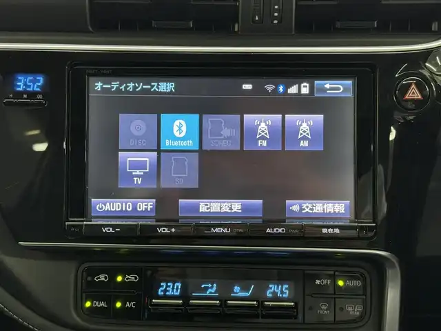トヨタ オーリス 180G 三重県 2015(平27)年 5.6万km ホワイトパールクリスタルシャイン 1.8L ガソリン/FF/MTモード付フロアCVT（7速スポーツシーケンシャルシフトマチック）/純正 9インチナビ NSZT-Y64T/（AM/FM/CD/DVD/SD/SDREC/Bluetooth/TV）/バックガイドモニター/ドライブレコーダー 前方/ビルトイン ETC/Toyota Safety Sense/●プリクラッシュセーフティ［PCS］/●レーンディパーチャーアラート［LDA］/●オートマチックハイビーム［AHB］/●VSC&TRC（横滑り防止制御）/・【OP】SRS エアバッグ（運転席・助手席・サイド・カーテンシールド）/・ABS/など/装備/●ハーフレザーシート/●左右独立温度独立調整オートエアコン/●オートライト/●フロントフォグランプ/●ヘッドライトオートレベリング機能/●ステアリングスイッチ/●パドルシフト/●LEDクリアランスランプ/●プッシュスタート/●スマートキーx2/●純正 16inAW/など