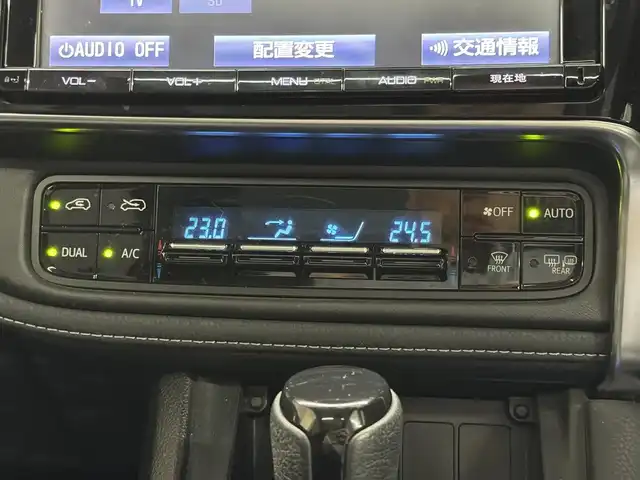 トヨタ オーリス 180G 三重県 2015(平27)年 5.6万km ホワイトパールクリスタルシャイン 1.8L ガソリン/FF/MTモード付フロアCVT（7速スポーツシーケンシャルシフトマチック）/純正 9インチナビ NSZT-Y64T/（AM/FM/CD/DVD/SD/SDREC/Bluetooth/TV）/バックガイドモニター/ドライブレコーダー 前方/ビルトイン ETC/Toyota Safety Sense/●プリクラッシュセーフティ［PCS］/●レーンディパーチャーアラート［LDA］/●オートマチックハイビーム［AHB］/●VSC&TRC（横滑り防止制御）/・【OP】SRS エアバッグ（運転席・助手席・サイド・カーテンシールド）/・ABS/など/装備/●ハーフレザーシート/●左右独立温度独立調整オートエアコン/●オートライト/●フロントフォグランプ/●ヘッドライトオートレベリング機能/●ステアリングスイッチ/●パドルシフト/●LEDクリアランスランプ/●プッシュスタート/●スマートキーx2/●純正 16inAW/など