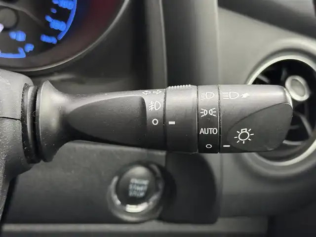 トヨタ オーリス 180G 三重県 2015(平27)年 5.6万km ホワイトパールクリスタルシャイン 1.8L ガソリン/FF/MTモード付フロアCVT（7速スポーツシーケンシャルシフトマチック）/純正 9インチナビ NSZT-Y64T/（AM/FM/CD/DVD/SD/SDREC/Bluetooth/TV）/バックガイドモニター/ドライブレコーダー 前方/ビルトイン ETC/Toyota Safety Sense/●プリクラッシュセーフティ［PCS］/●レーンディパーチャーアラート［LDA］/●オートマチックハイビーム［AHB］/●VSC&TRC（横滑り防止制御）/・【OP】SRS エアバッグ（運転席・助手席・サイド・カーテンシールド）/・ABS/など/装備/●ハーフレザーシート/●左右独立温度独立調整オートエアコン/●オートライト/●フロントフォグランプ/●ヘッドライトオートレベリング機能/●ステアリングスイッチ/●パドルシフト/●LEDクリアランスランプ/●プッシュスタート/●スマートキーx2/●純正 16inAW/など