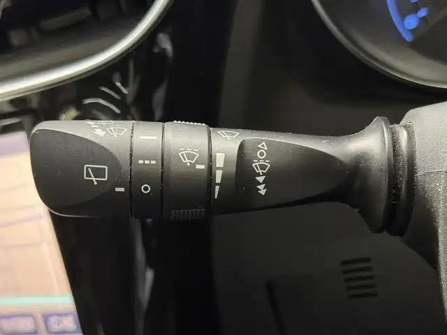 トヨタ オーリス 180G 三重県 2015(平27)年 5.6万km ホワイトパールクリスタルシャイン 1.8L ガソリン/FF/MTモード付フロアCVT（7速スポーツシーケンシャルシフトマチック）/純正 9インチナビ NSZT-Y64T/（AM/FM/CD/DVD/SD/SDREC/Bluetooth/TV）/バックガイドモニター/ドライブレコーダー 前方/ビルトイン ETC/Toyota Safety Sense/●プリクラッシュセーフティ［PCS］/●レーンディパーチャーアラート［LDA］/●オートマチックハイビーム［AHB］/●VSC&TRC（横滑り防止制御）/・【OP】SRS エアバッグ（運転席・助手席・サイド・カーテンシールド）/・ABS/など/装備/●ハーフレザーシート/●左右独立温度独立調整オートエアコン/●オートライト/●フロントフォグランプ/●ヘッドライトオートレベリング機能/●ステアリングスイッチ/●パドルシフト/●LEDクリアランスランプ/●プッシュスタート/●スマートキーx2/●純正 16inAW/など