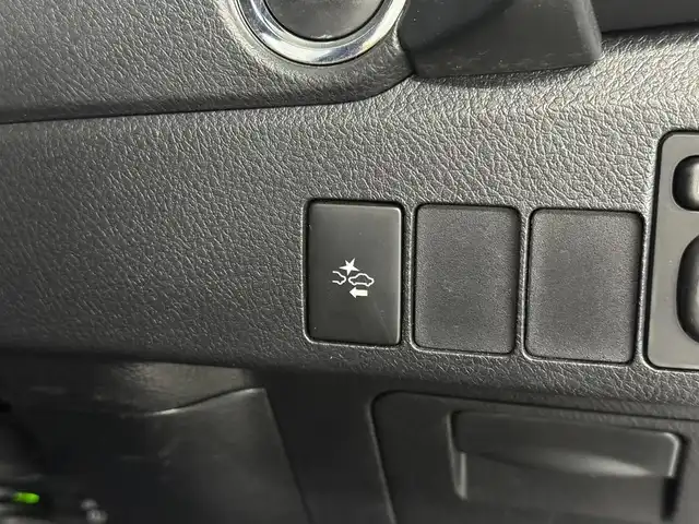トヨタ オーリス 180G 三重県 2015(平27)年 5.6万km ホワイトパールクリスタルシャイン 1.8L ガソリン/FF/MTモード付フロアCVT（7速スポーツシーケンシャルシフトマチック）/純正 9インチナビ NSZT-Y64T/（AM/FM/CD/DVD/SD/SDREC/Bluetooth/TV）/バックガイドモニター/ドライブレコーダー 前方/ビルトイン ETC/Toyota Safety Sense/●プリクラッシュセーフティ［PCS］/●レーンディパーチャーアラート［LDA］/●オートマチックハイビーム［AHB］/●VSC&TRC（横滑り防止制御）/・【OP】SRS エアバッグ（運転席・助手席・サイド・カーテンシールド）/・ABS/など/装備/●ハーフレザーシート/●左右独立温度独立調整オートエアコン/●オートライト/●フロントフォグランプ/●ヘッドライトオートレベリング機能/●ステアリングスイッチ/●パドルシフト/●LEDクリアランスランプ/●プッシュスタート/●スマートキーx2/●純正 16inAW/など