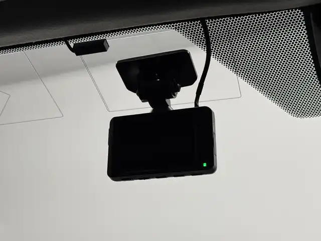 トヨタ オーリス 180G 三重県 2015(平27)年 5.6万km ホワイトパールクリスタルシャイン 1.8L ガソリン/FF/MTモード付フロアCVT（7速スポーツシーケンシャルシフトマチック）/純正 9インチナビ NSZT-Y64T/（AM/FM/CD/DVD/SD/SDREC/Bluetooth/TV）/バックガイドモニター/ドライブレコーダー 前方/ビルトイン ETC/Toyota Safety Sense/●プリクラッシュセーフティ［PCS］/●レーンディパーチャーアラート［LDA］/●オートマチックハイビーム［AHB］/●VSC&TRC（横滑り防止制御）/・【OP】SRS エアバッグ（運転席・助手席・サイド・カーテンシールド）/・ABS/など/装備/●ハーフレザーシート/●左右独立温度独立調整オートエアコン/●オートライト/●フロントフォグランプ/●ヘッドライトオートレベリング機能/●ステアリングスイッチ/●パドルシフト/●LEDクリアランスランプ/●プッシュスタート/●スマートキーx2/●純正 16inAW/など