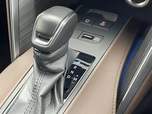 トヨタ ハリアー Z レザーパッケージ 茨城県 2024(令6)年 0.8万km プラチナホワイトパールマイカ 純正12.3型ナビ/全周囲カメラ/フルセグ/モデリスタエアロ/HUD/衝突被害軽減ブレーキ/車線逸脱抑制装置/レーダークルーズコントロール/オートマチックハイビーム/クリアランスソナー/BSM/ETC2.0/デジタルインナーミラー（ドラレコ機能）/黒革シート/シートヒーター/ベンチレーション/ステアリングヒーター/純正19インチAW/LEDヘッドライト/スマートキー