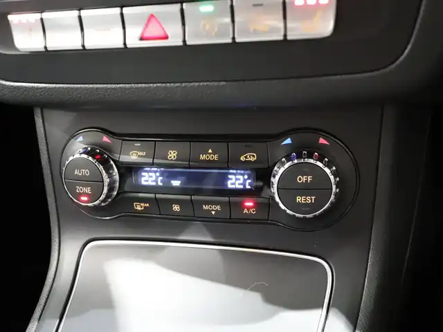 メルセデス・ベンツ Ｂ１８０ スポーツ 静岡県 2017(平29)年 6万km コスモスブラック 衝突軽減ブレーキ　/ＡＣＣ　/純正ナビＴＶ　/ＬＥＤ　/半革　/ＥＴＣ　/パドルシフト/アイドリングストップ　/ＣａｒＰｌａｙ　/純正１８ＡＷ　/パワーシート／ヒーター／メモリ　/社外レーダー　/ＢＳＭ　/ＬＫＡ