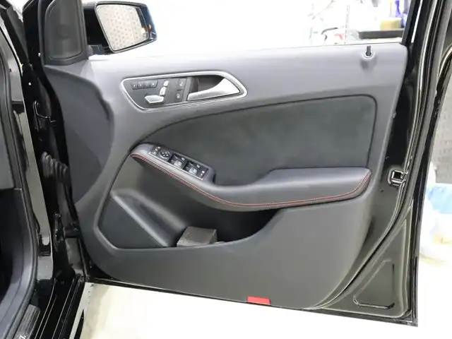 メルセデス・ベンツ Ｂ１８０ スポーツ 静岡県 2017(平29)年 6万km コスモスブラック 衝突軽減ブレーキ　/ＡＣＣ　/純正ナビＴＶ　/ＬＥＤ　/半革　/ＥＴＣ　/パドルシフト/アイドリングストップ　/ＣａｒＰｌａｙ　/純正１８ＡＷ　/パワーシート／ヒーター／メモリ　/社外レーダー　/ＢＳＭ　/ＬＫＡ