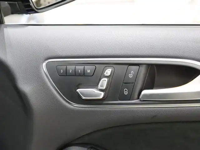 メルセデス・ベンツ Ｂ１８０ スポーツ 静岡県 2017(平29)年 6万km コスモスブラック 衝突軽減ブレーキ　/ＡＣＣ　/純正ナビＴＶ　/ＬＥＤ　/半革　/ＥＴＣ　/パドルシフト/アイドリングストップ　/ＣａｒＰｌａｙ　/純正１８ＡＷ　/パワーシート／ヒーター／メモリ　/社外レーダー　/ＢＳＭ　/ＬＫＡ