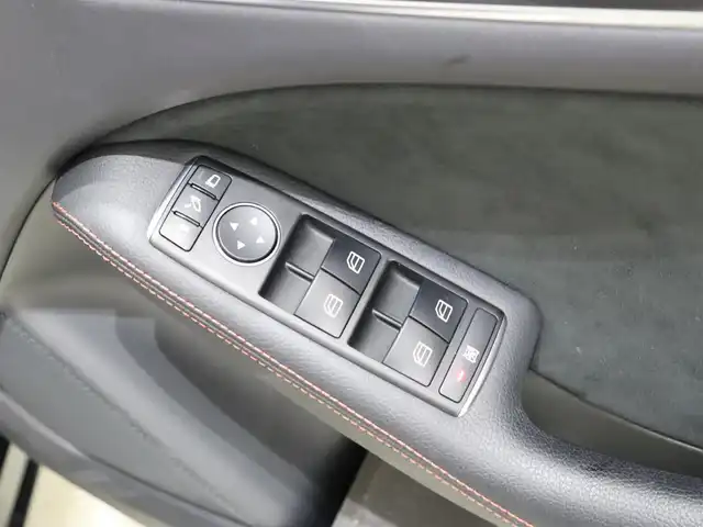 メルセデス・ベンツ Ｂ１８０ スポーツ 静岡県 2017(平29)年 6万km コスモスブラック 衝突軽減ブレーキ　/ＡＣＣ　/純正ナビＴＶ　/ＬＥＤ　/半革　/ＥＴＣ　/パドルシフト/アイドリングストップ　/ＣａｒＰｌａｙ　/純正１８ＡＷ　/パワーシート／ヒーター／メモリ　/社外レーダー　/ＢＳＭ　/ＬＫＡ