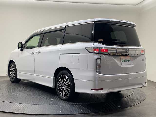日産 エルグランド 250ハイウェイスターS 愛媛県 2024(令6)年 1.5万km ブリリアントホワイトパール ・純正メモリーナビ/・フルセグテレビ/Bluetooth/・アラウンドビューモニター/・両側パワースライドドア/・LEDヘッドライト/・衝突被害軽減ブレーキ/・レーンキープアシスト/・クルーズコントロール/・前後コーナーセンサー/・オートライト/・ハーフレザーシート/・オットマンシート/・フロントスポイラー/・スマートキー/・ETC